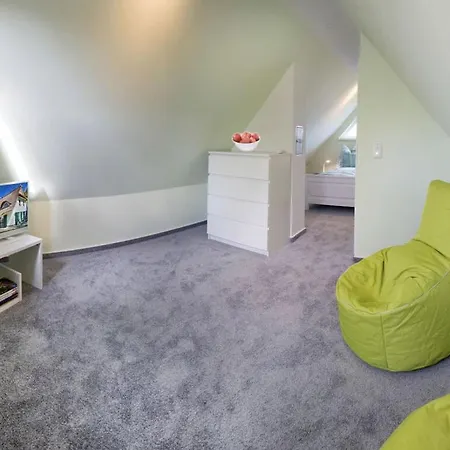 Holiday home Droeoem Unter Reet 1 Comfortable *